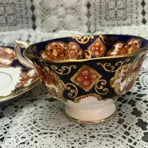 Royal Albert Heirloom Footed Cup &
Saucer england - Picture 11 of 16